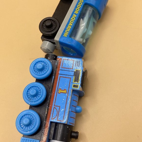 Thomas The Tank Engine - Wooden Railway Lot 7 - Wear To paint - Harold Aquarium - Picture 8 of 8